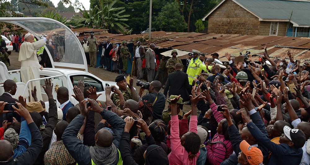 1179353_au-kenya-le-vigoureux-plaidoyer-du-pape-pour-la-justice-sociale-web-tete-021514905028